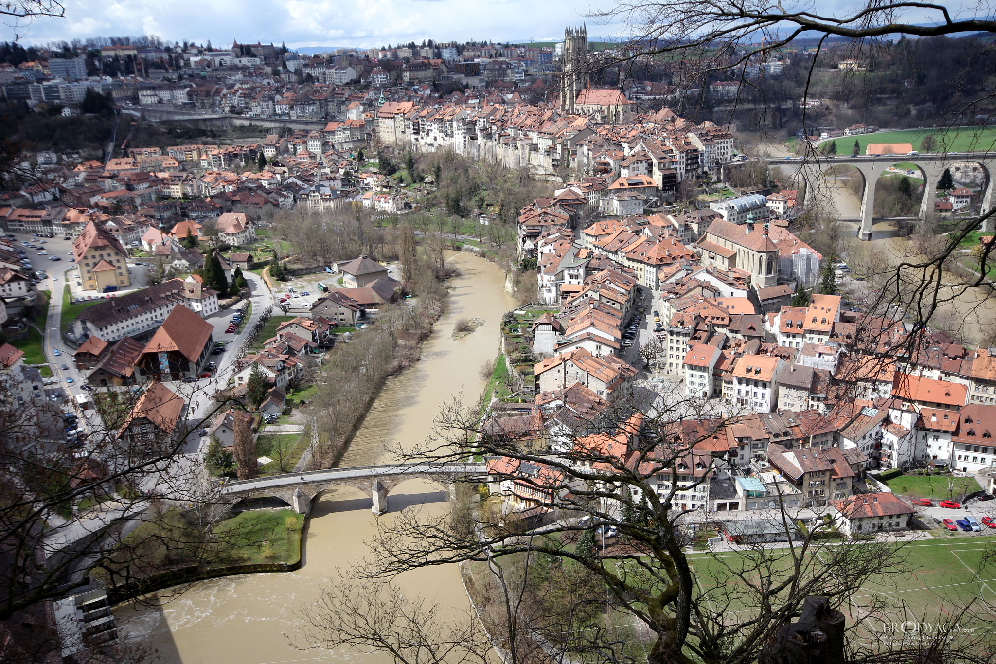 View to Pont du Milieu from Chem. Gregor-Sickinger, Fribourg